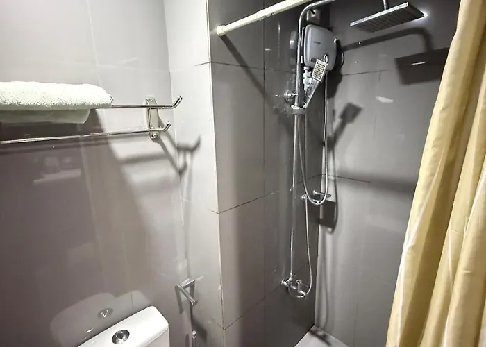 The Pent - Stunning 46f Skyline View Makati Apartment